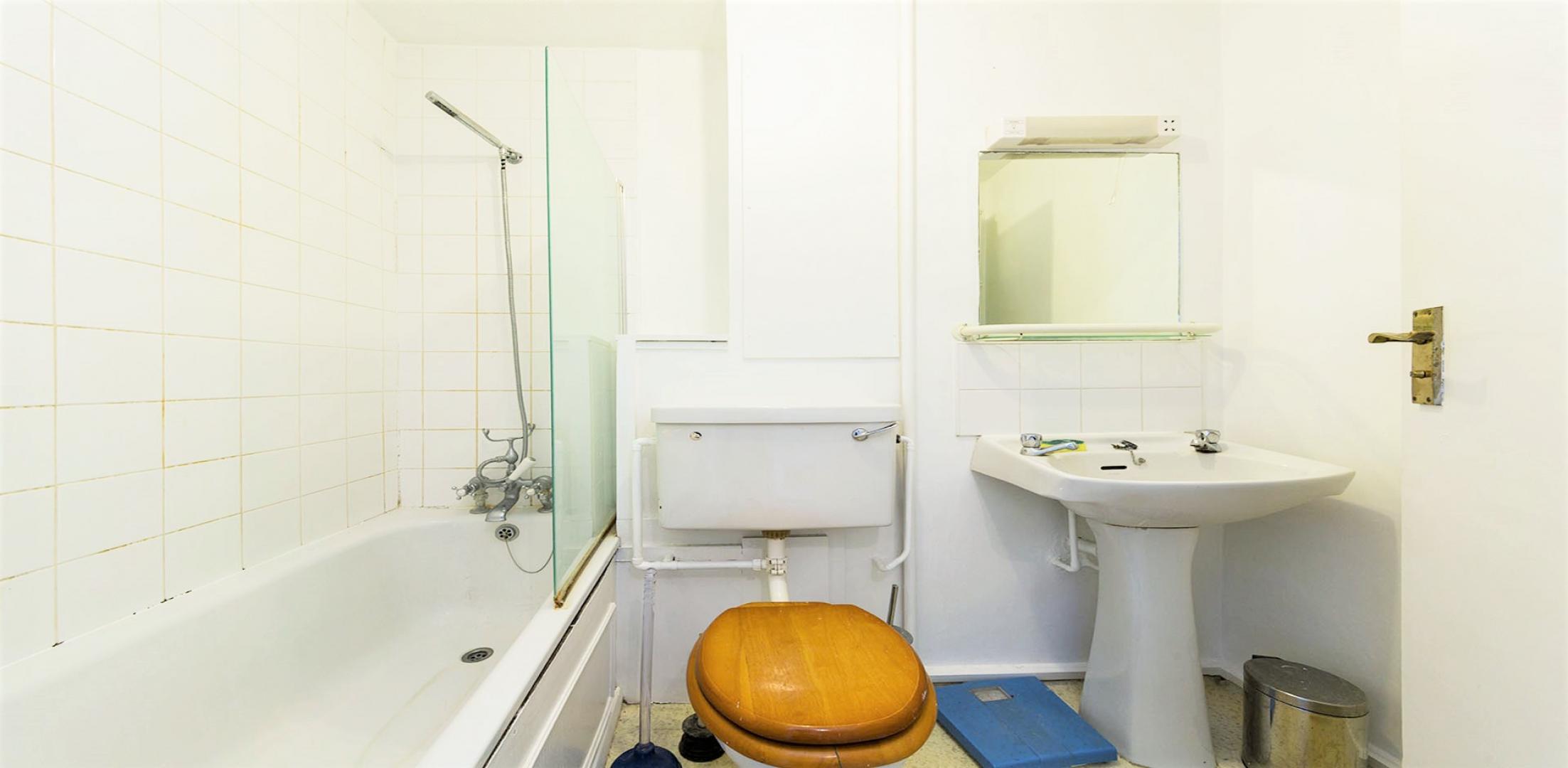 			PRIVATE GARDEN, 4 Bedroom, 1 bath, 1 reception House			 Crown Close , WEST HAMPSTEAD